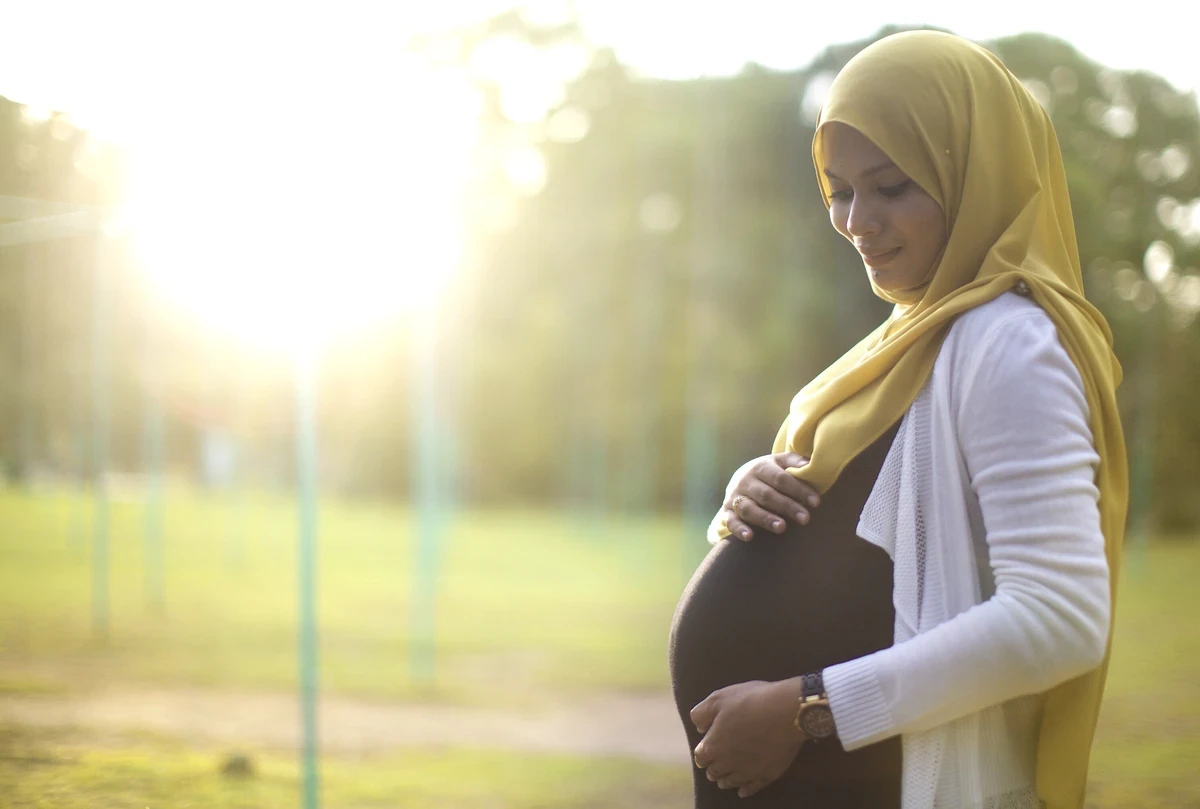 Bagaimana Hukum Puasa Ramadhan Bagi Ibu Hamil dan Menyusui?