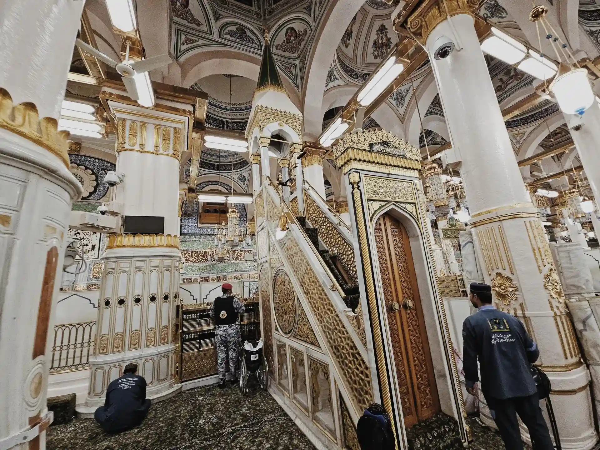 Mengenal Raudhah min Riyadhil Jannah, Tempat Istimewa di Masjid Nabawi